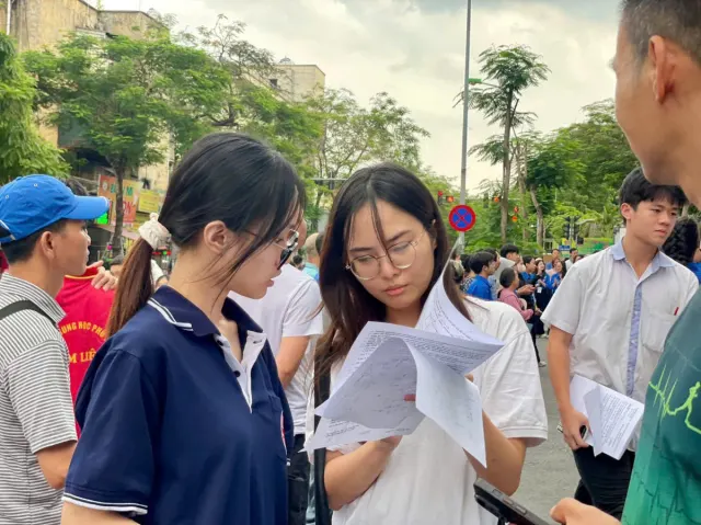 Đề Toán tốt nghiệp THPT 2025 khó, sĩ tử kẻ khóc người cười